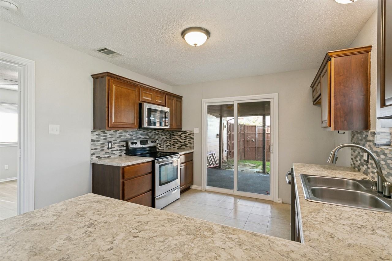 1712 E Peters Colony Rd - Photo 7 of 25