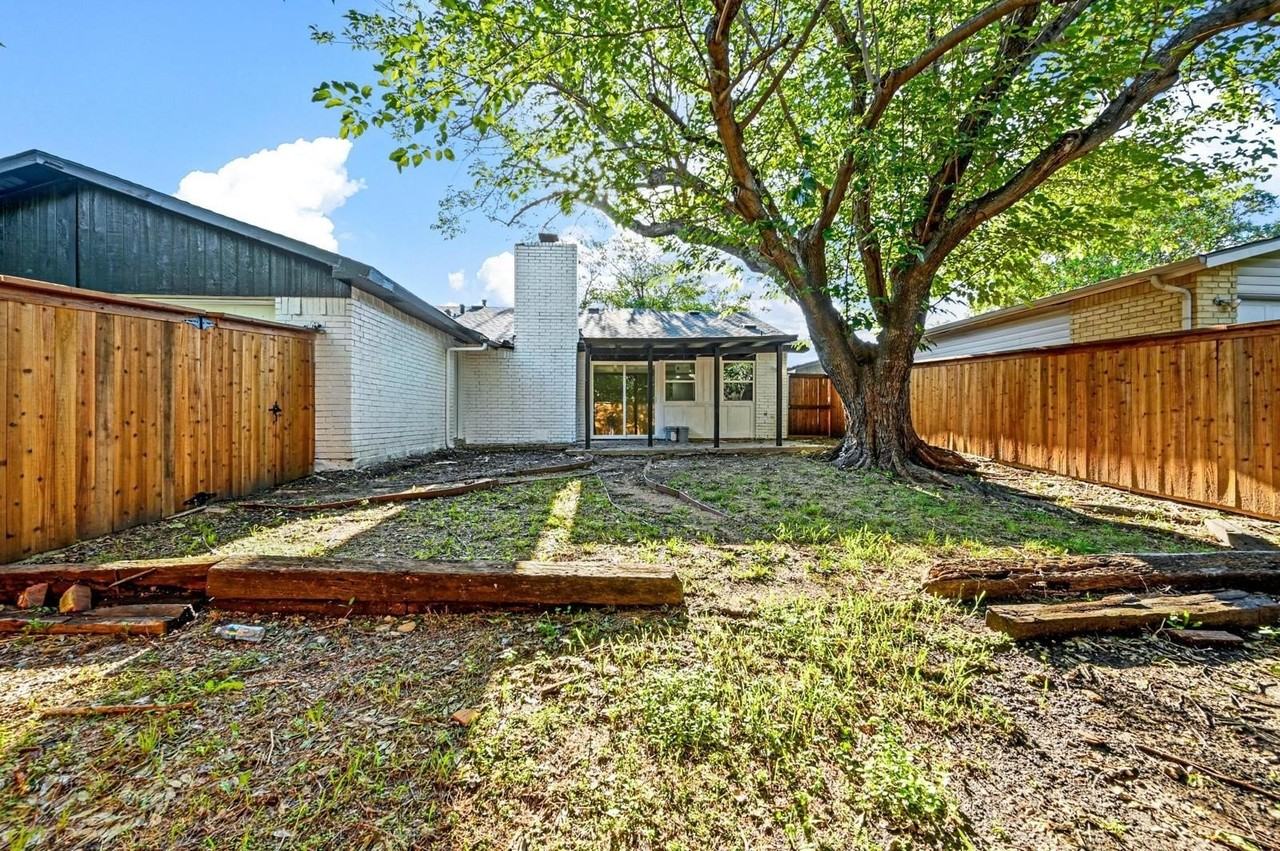 11919 Bushmills Rd - Photo 2 of 19