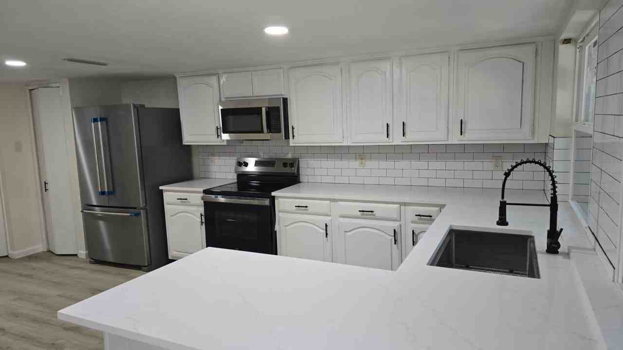 11919 Bushmills Rd - Photo 4 of 19