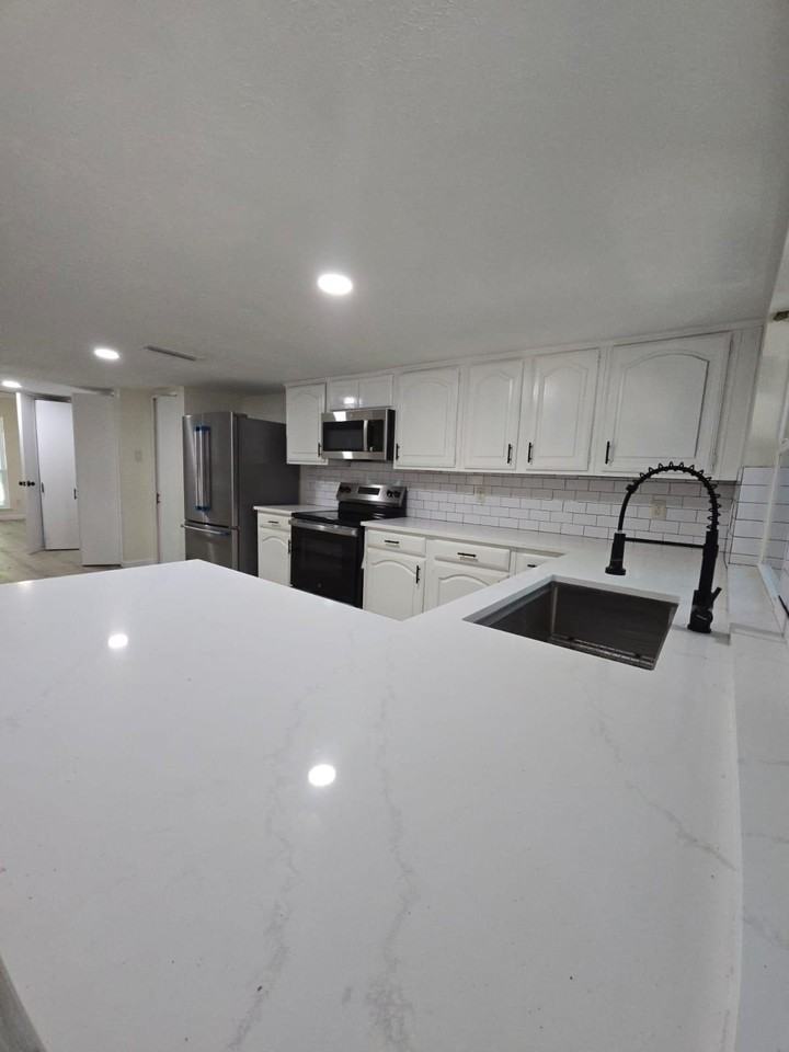 11919 Bushmills Rd - Photo 6 of 19