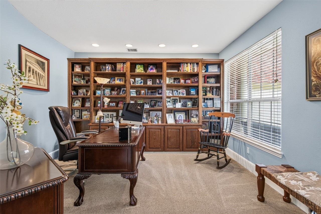 4633 Oak Shores Dr - Photo 4 of 35