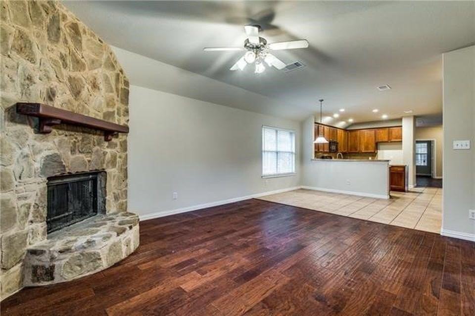 811 Creekside Dr - Photo 3 of 18
