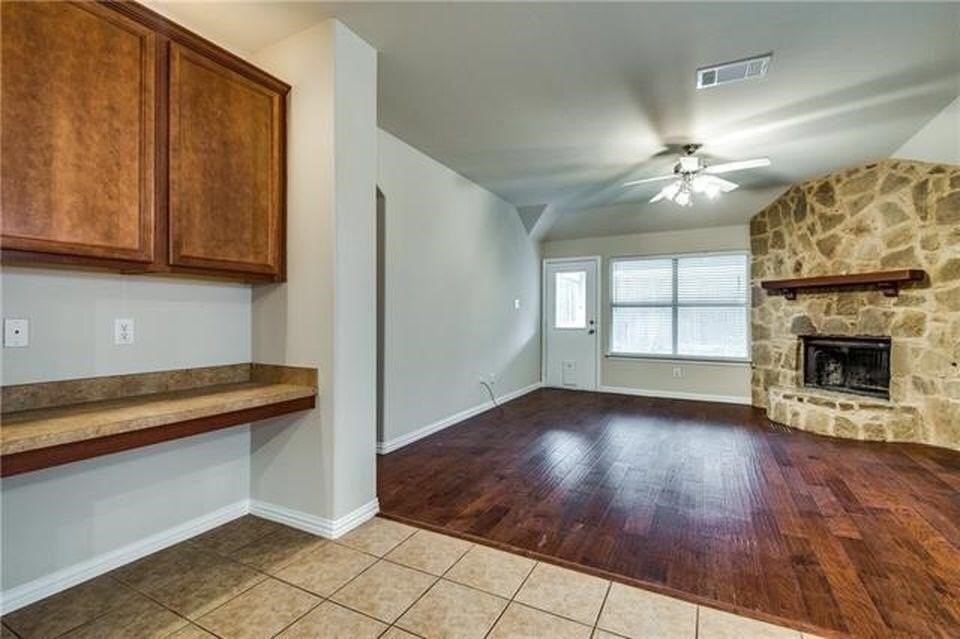 811 Creekside Dr - Photo 4 of 18