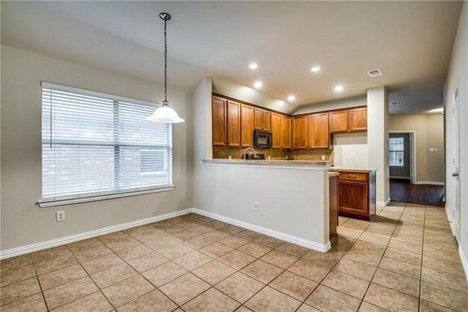811 Creekside Dr - Photo 5 of 18