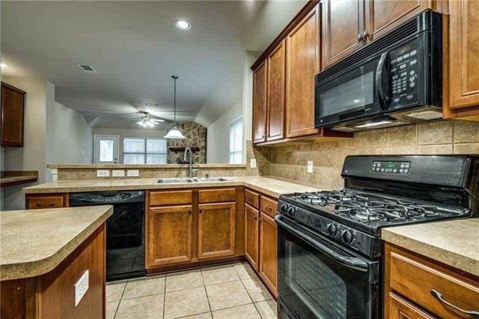 811 Creekside Dr - Photo 7 of 18