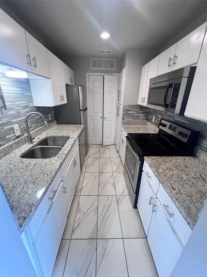 8404 Forest Ln - Photo 7 of 9