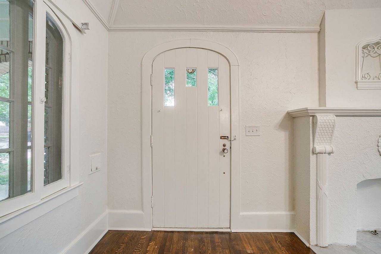 3241 Greene Ave - Photo 3 of 37