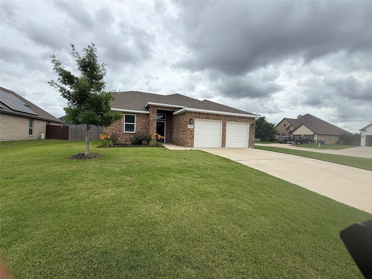 100 Kentucky Dr - Photo 2 of 19