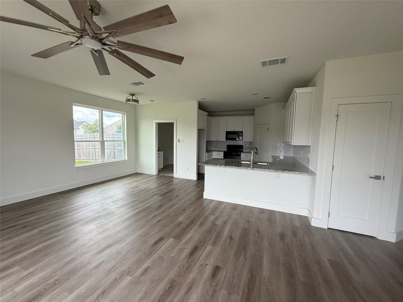 100 Kentucky Dr - Photo 3 of 19