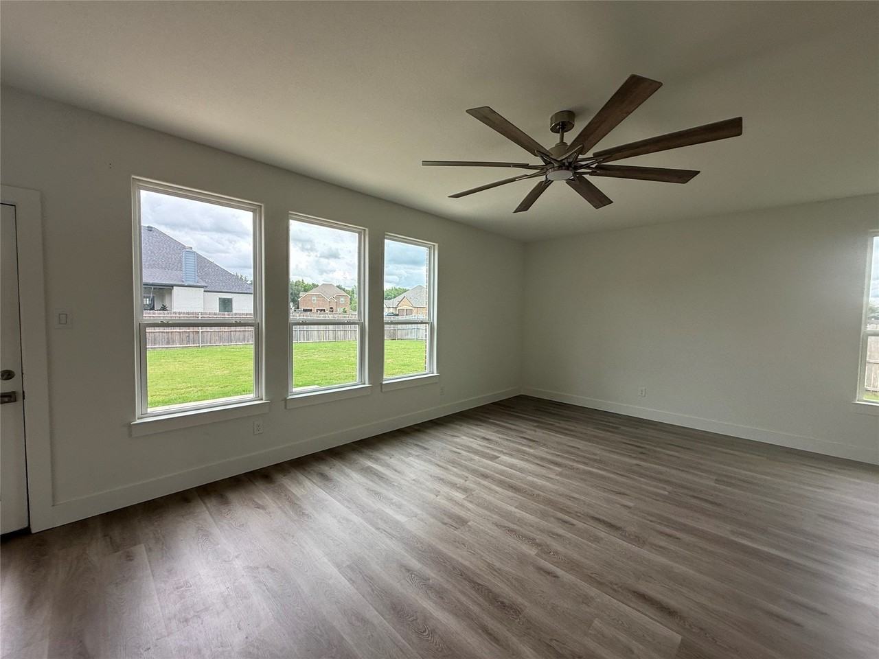 100 Kentucky Dr - Photo 4 of 19
