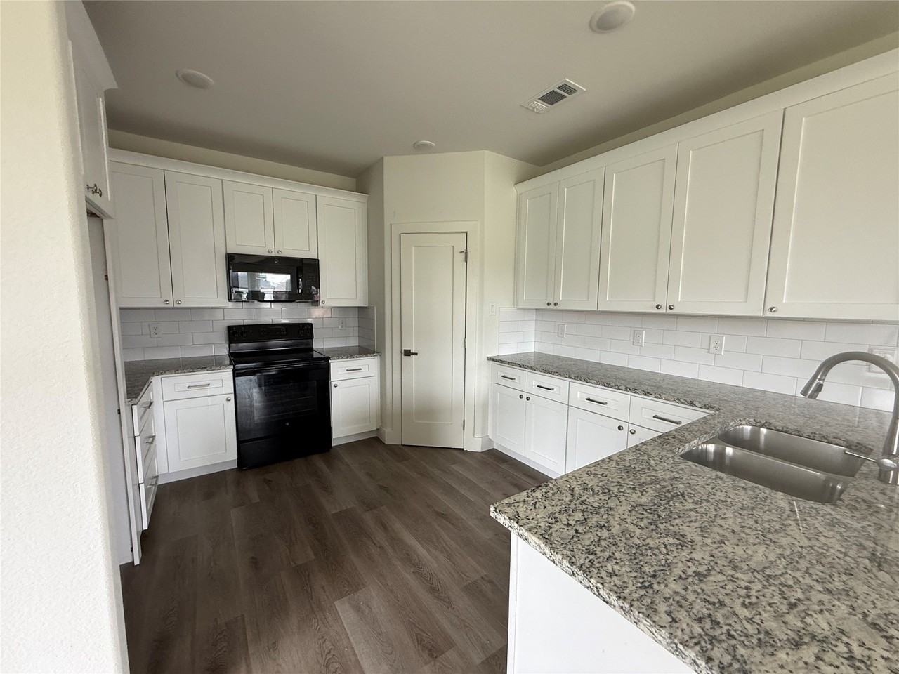100 Kentucky Dr - Photo 5 of 19
