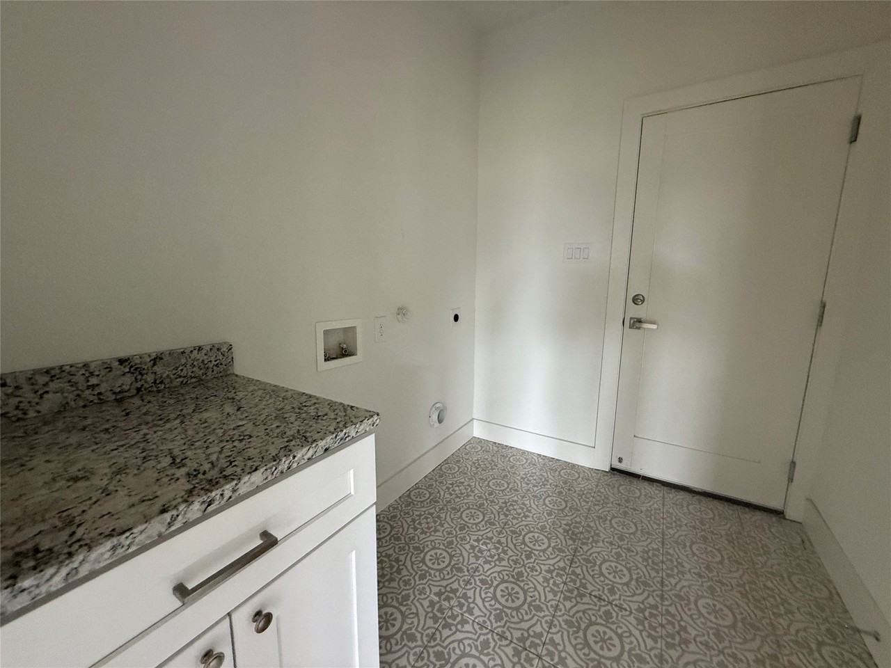 100 Kentucky Dr - Photo 6 of 19