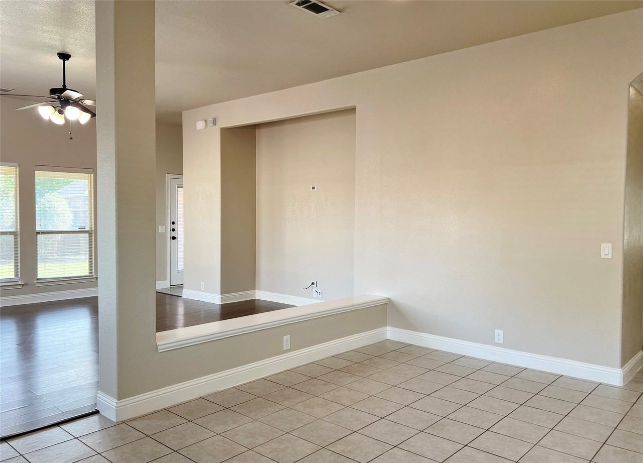 6613 Meadow Glen Dr - Photo 4 of 17