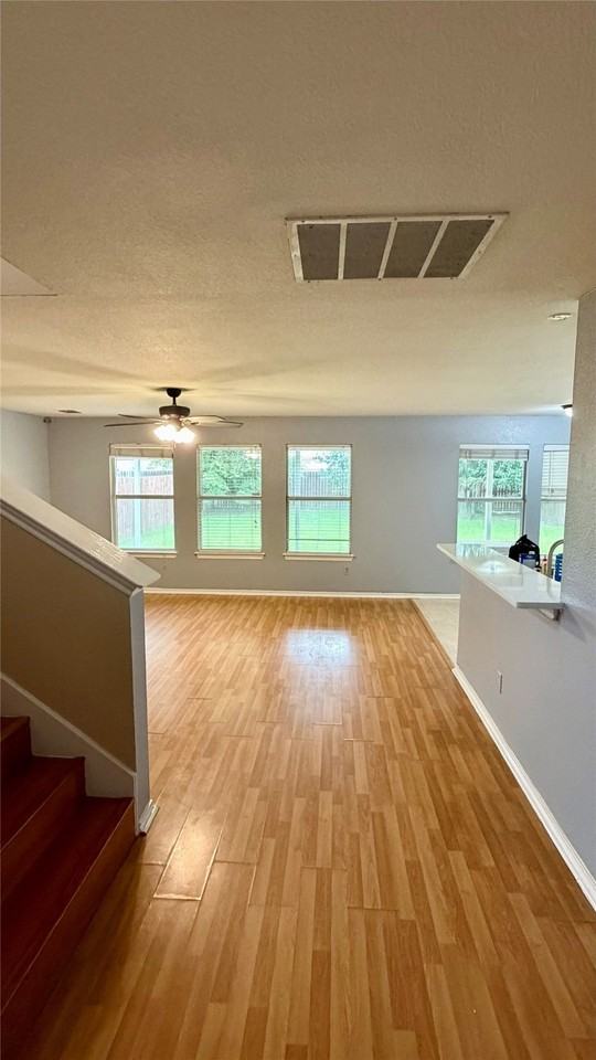 2707 Prairie Creek Dr - Photo 2 of 19
