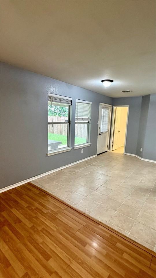 2707 Prairie Creek Dr - Photo 3 of 19