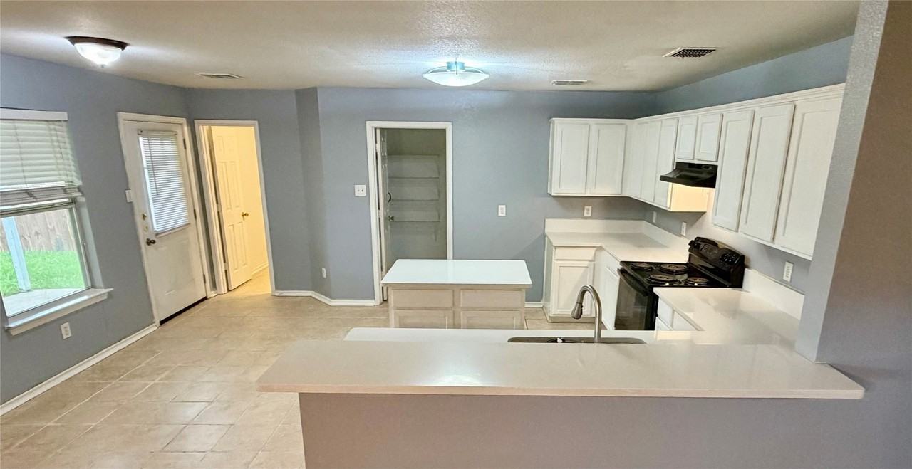 2707 Prairie Creek Dr - Photo 4 of 19
