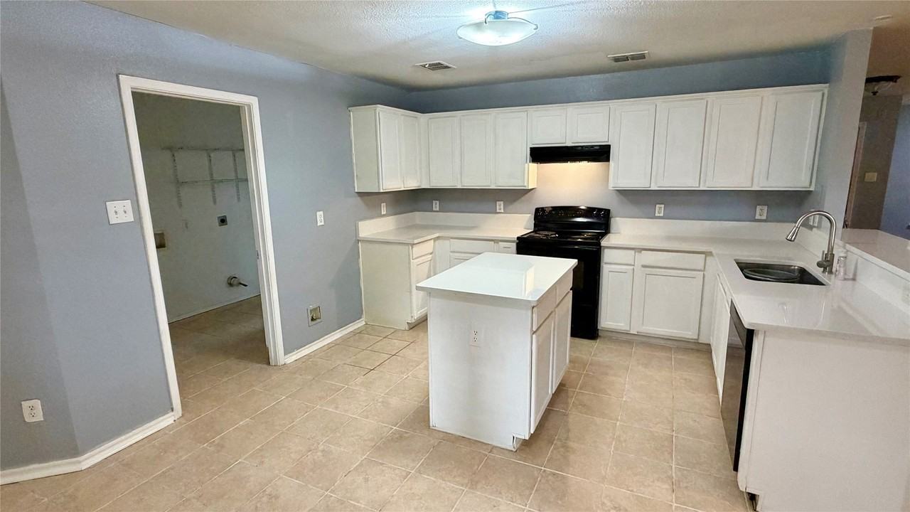 2707 Prairie Creek Dr - Photo 5 of 19