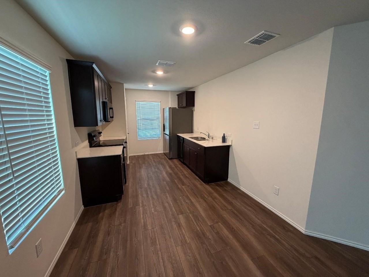 702 Slocum Way - Photo 3 of 11