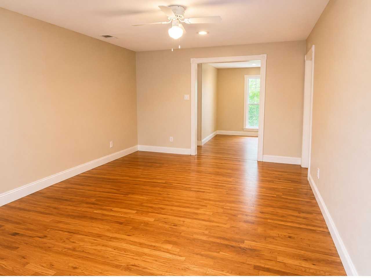 411 W College St - Photo 2 of 8