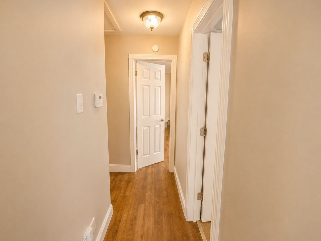 411 W College St - Photo 4 of 8