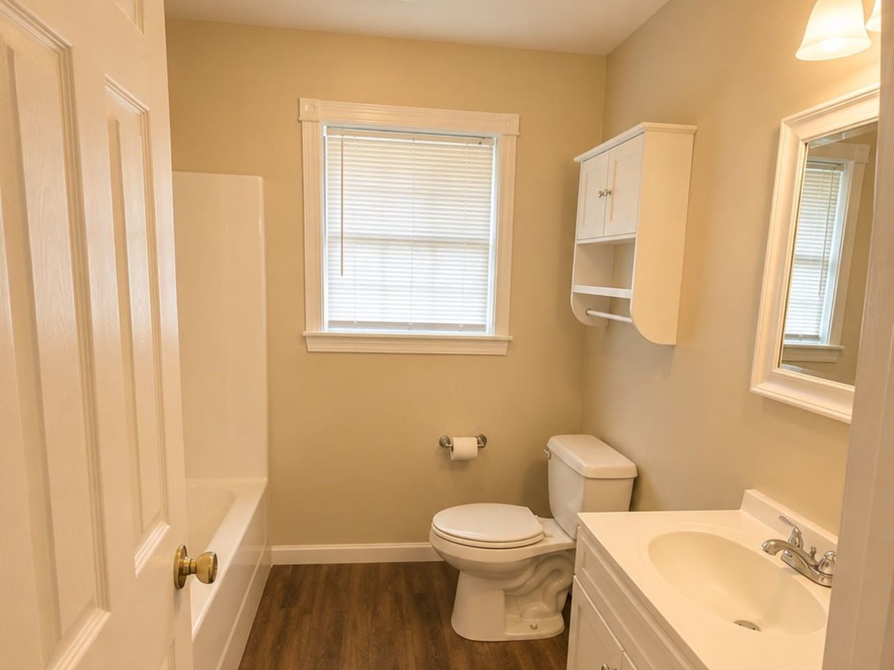 411 W College St - Photo 5 of 8