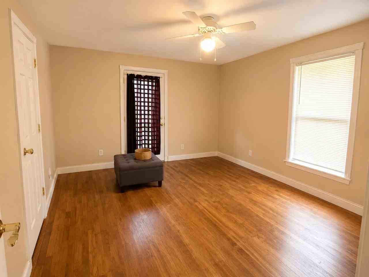 411 W College St - Photo 6 of 8