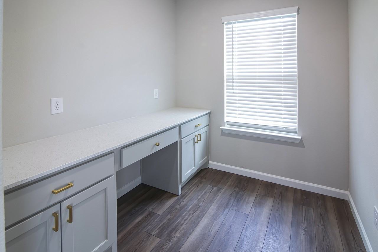 4718 Buttonbush Dr - Photo 4 of 27
