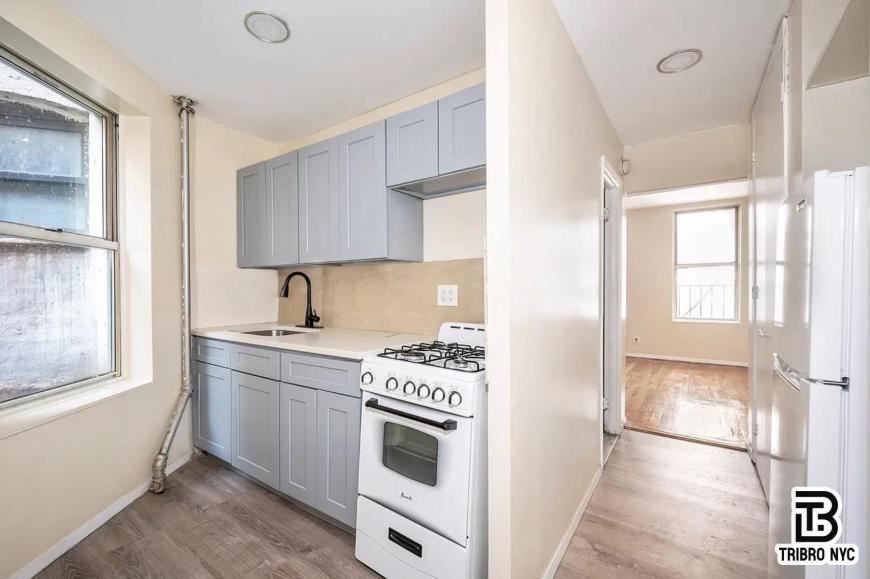 305 E 105th St - Photo 3 of 4