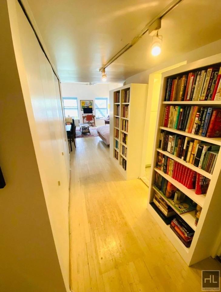455 W 43rd St - Photo 6 of 8