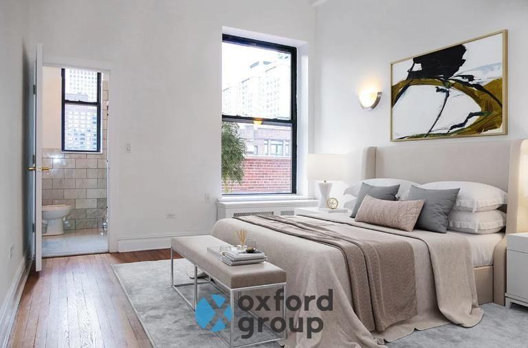 204 E 58th St - Photo 3 of 4