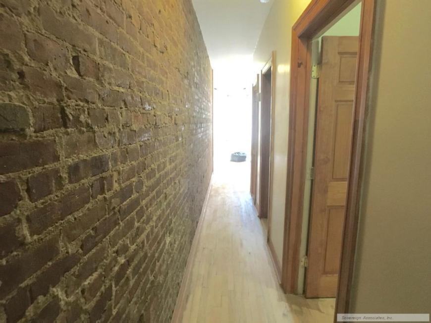 122 La Salle St - Photo 3 of 10