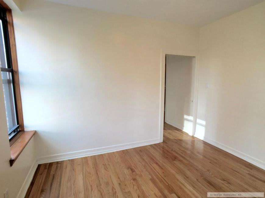 122 La Salle St - Photo 6 of 10
