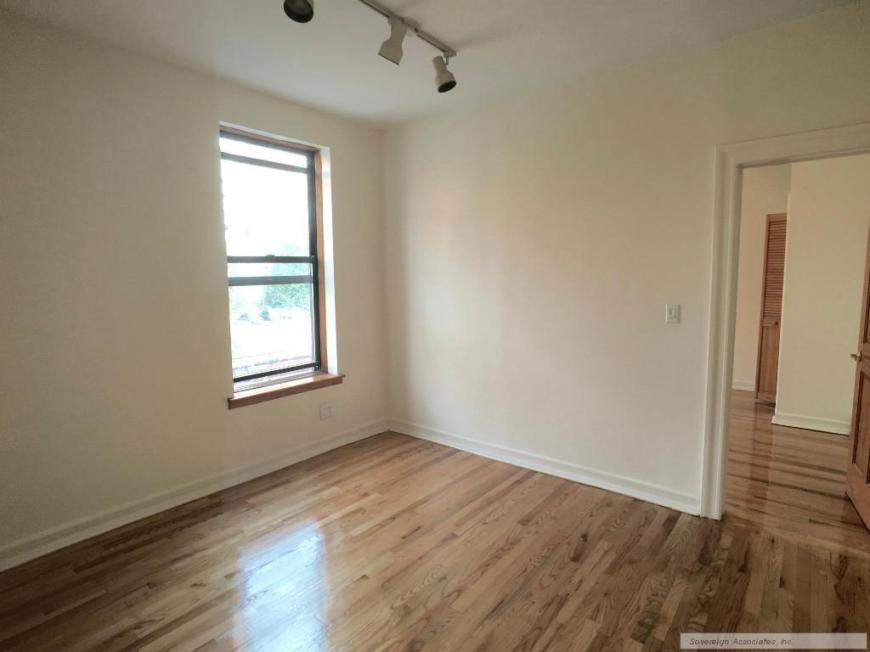 122 La Salle St - Photo 7 of 10