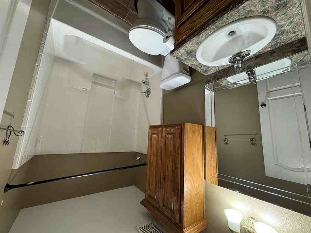 400 W Dengar Ave - Photo 4 of 19