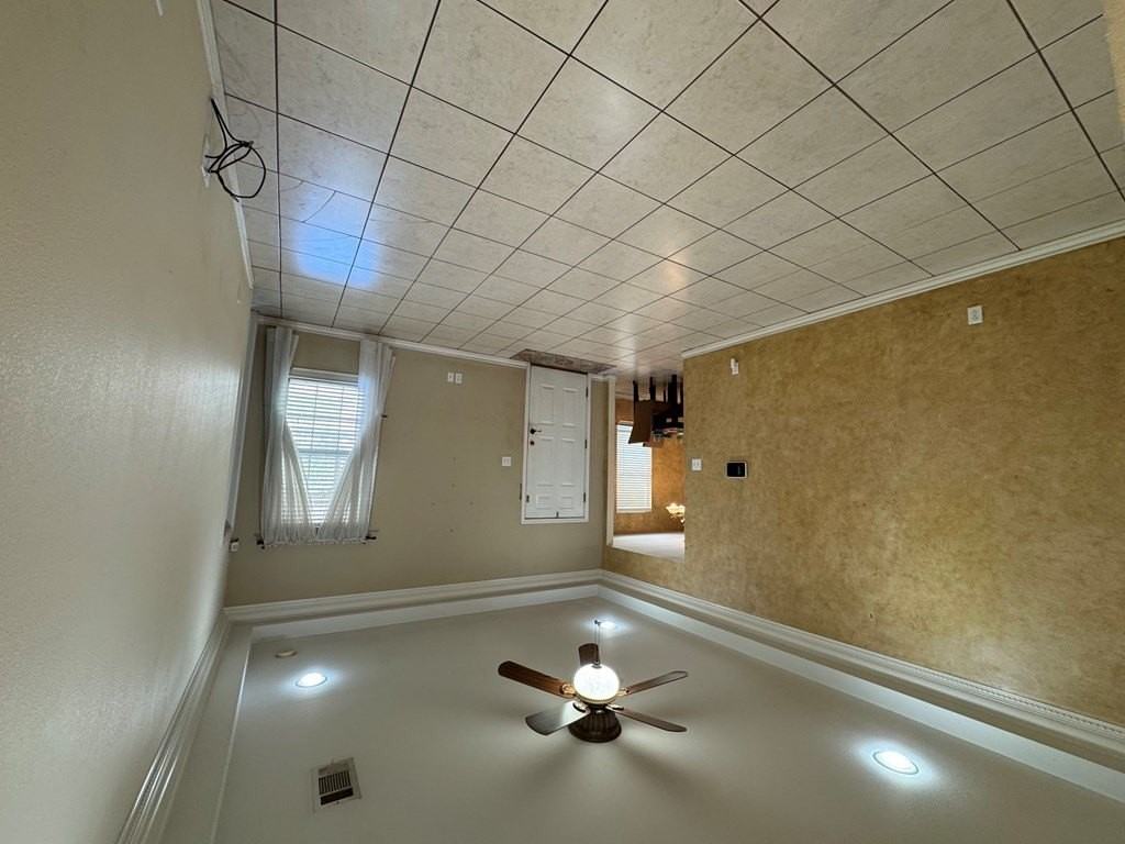 400 W Dengar Ave - Photo 6 of 19