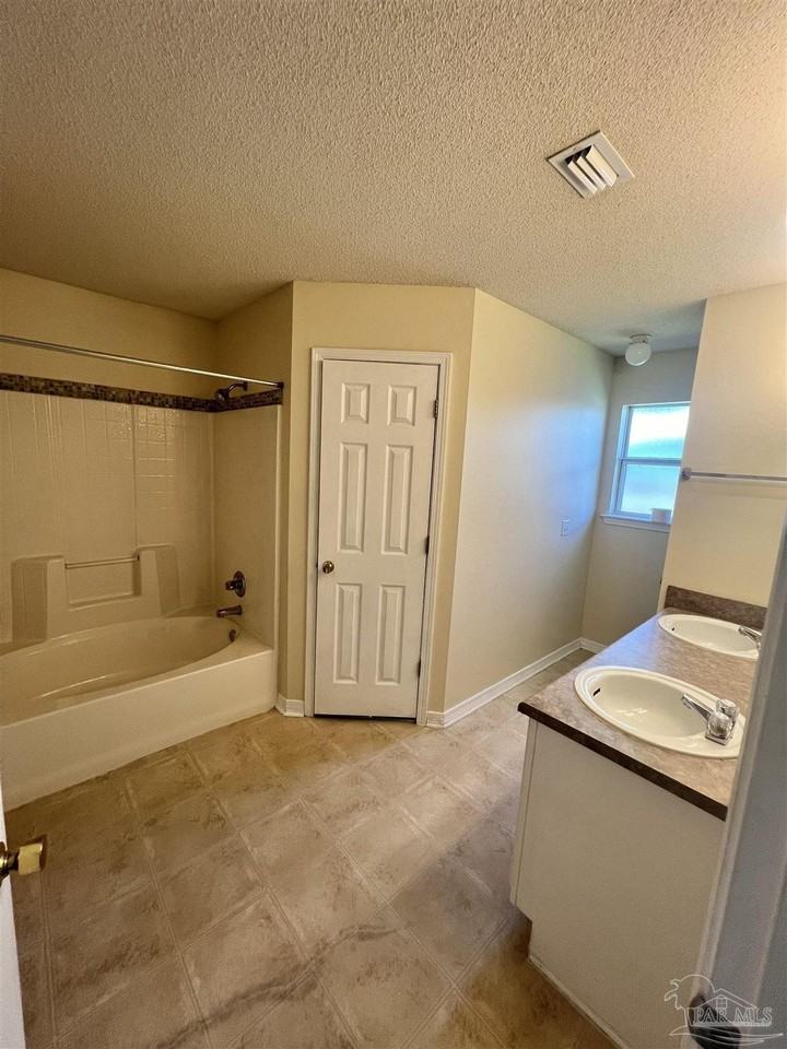5761 Charlene Dr - Photo 5 of 10