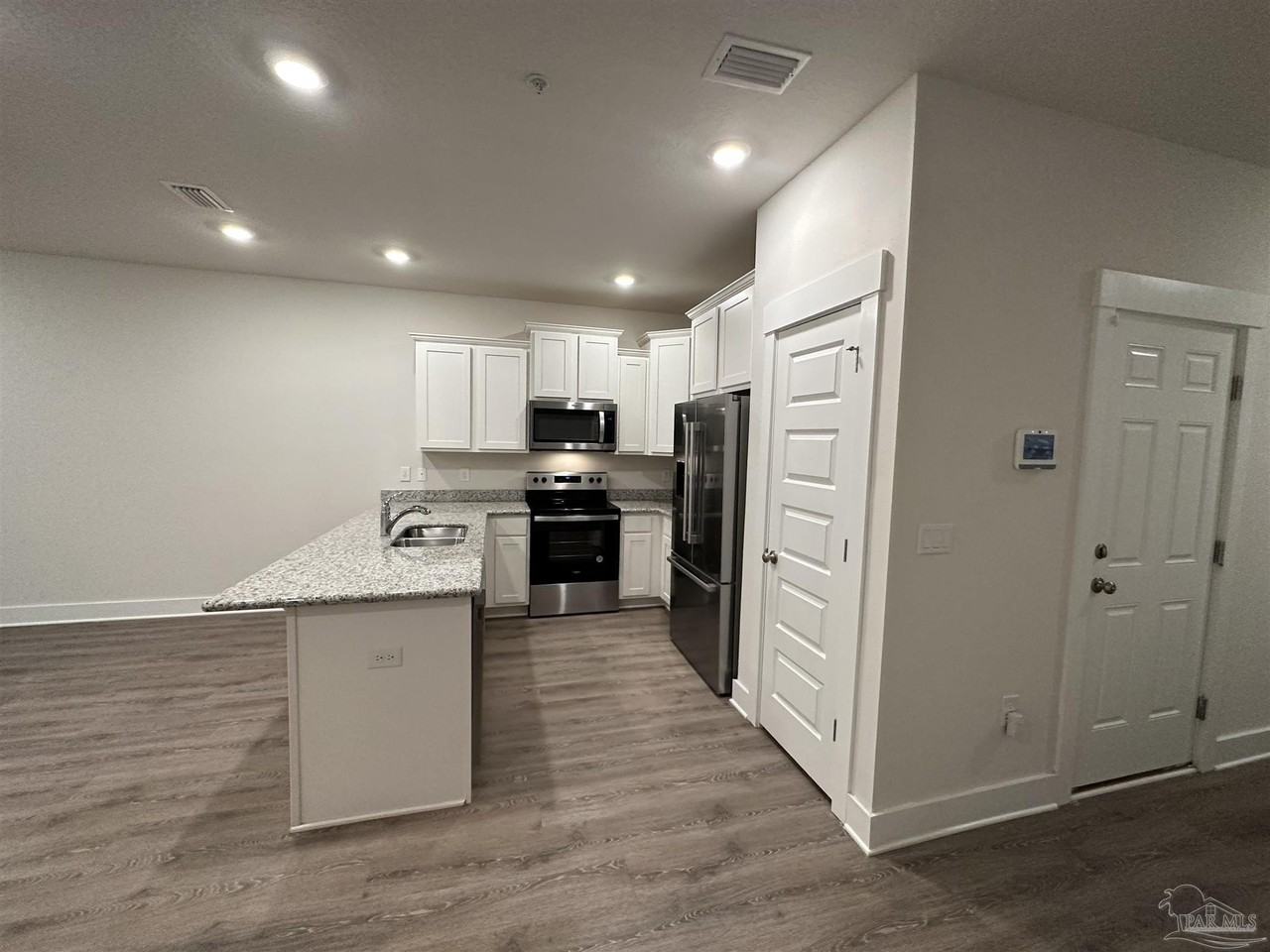 1542 Iroquois Ct - Photo 5 of 14