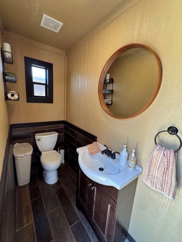 400 W Dengar Ave - Photo 7 of 19