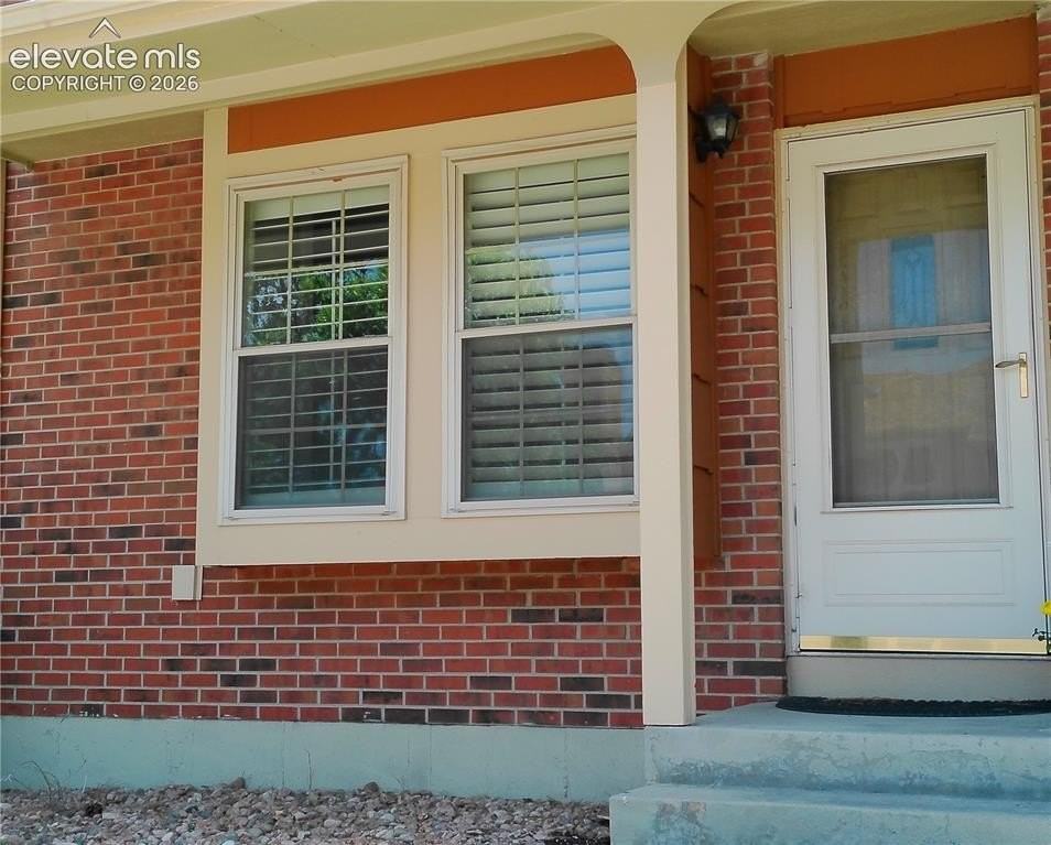 6815 Ravencrest Dr - Photo 2 of 38