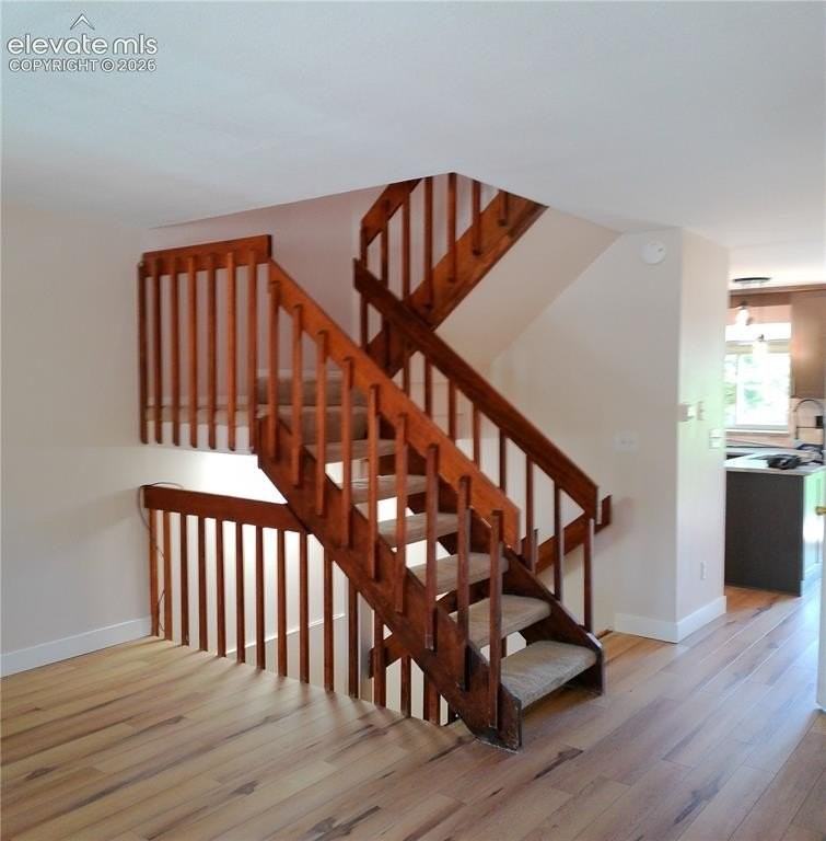 6815 Ravencrest Dr - Photo 3 of 38