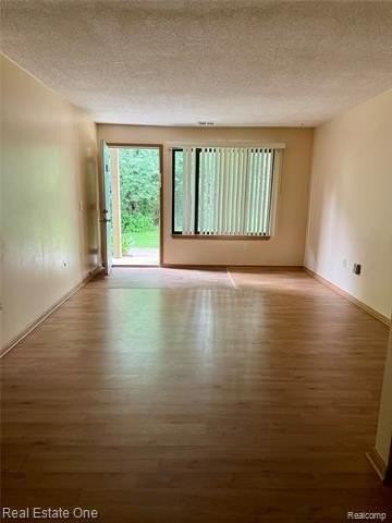 24060 Middlebelt Rd - Photo 2 of 14