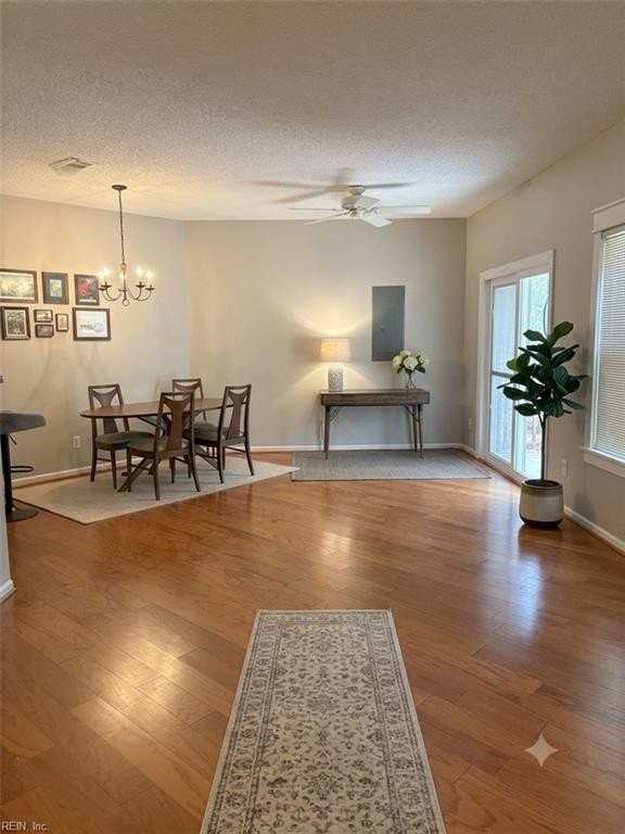 910 Lake Forest Dr - Photo 4 of 19