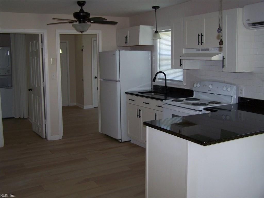 205B Hall St - Photo 5 of 13