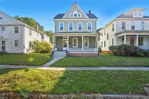 featured image of 221 Mt Vernon Ave
