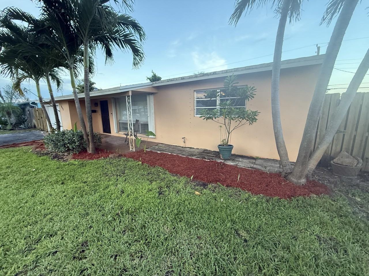 1428 Sw 1st Ave - Photo 2 of 17