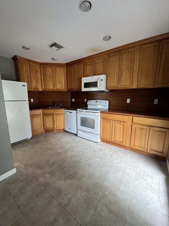 1700 Presidential Way #203 - Photo 3 of 20