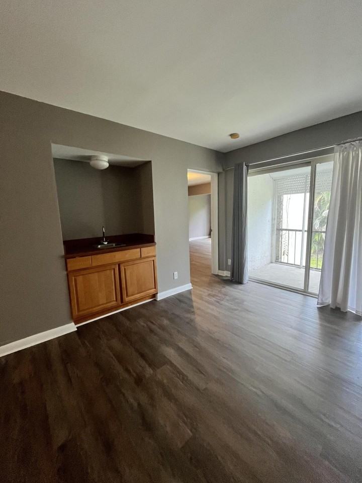 1700 Presidential Way #203 - Photo 4 of 20