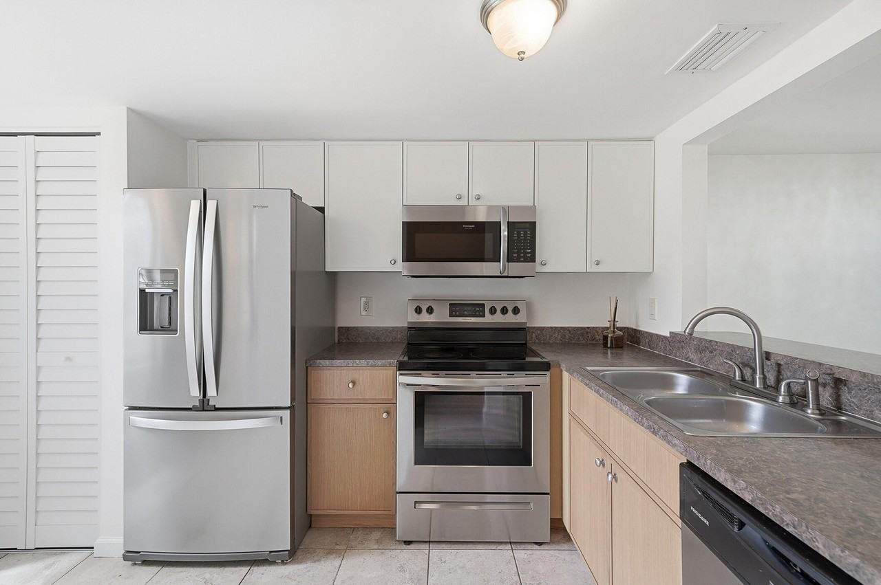 3832 Nw 90th Ave #3832 - Photo 4 of 31