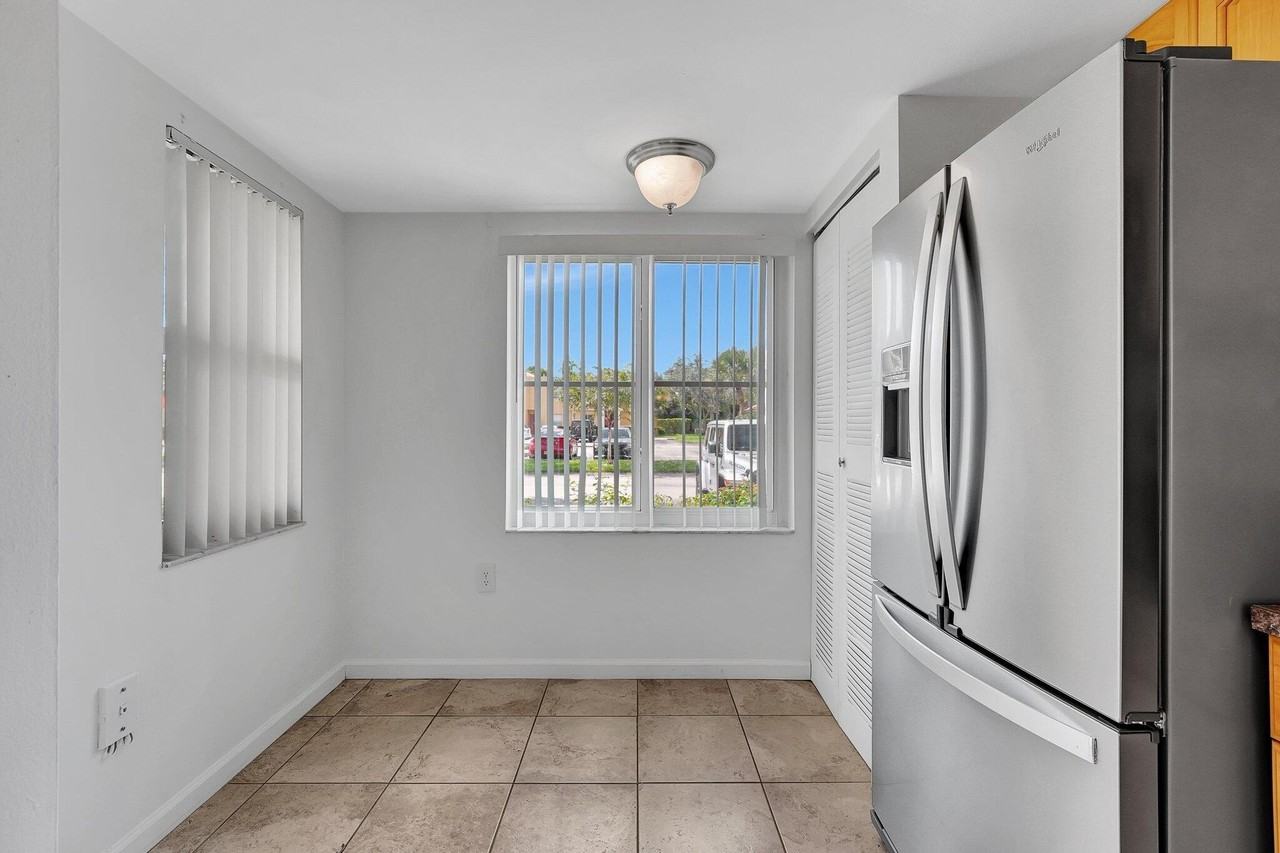 3832 Nw 90th Ave #3832 - Photo 7 of 31