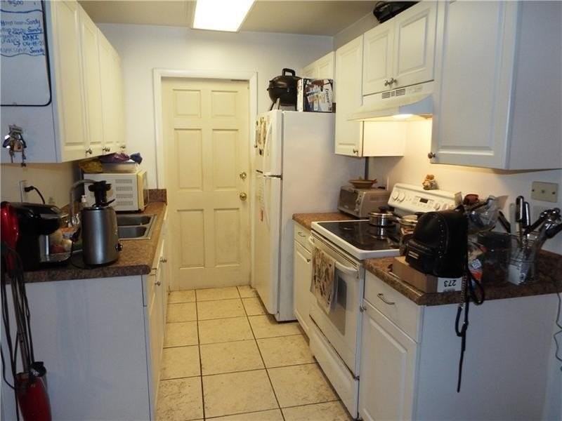 898 Ne 39th St #2 - Photo 2 of 10